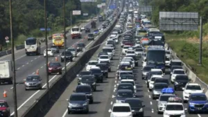 contraflow-di-tol-cikampek-19-juni-2018_1265_711