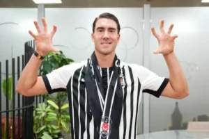 Dusan Vlahovic resmi meninggalkan Juventus dan bergabung ke Besiktas secara gratis dengan kontrak tiga musim.