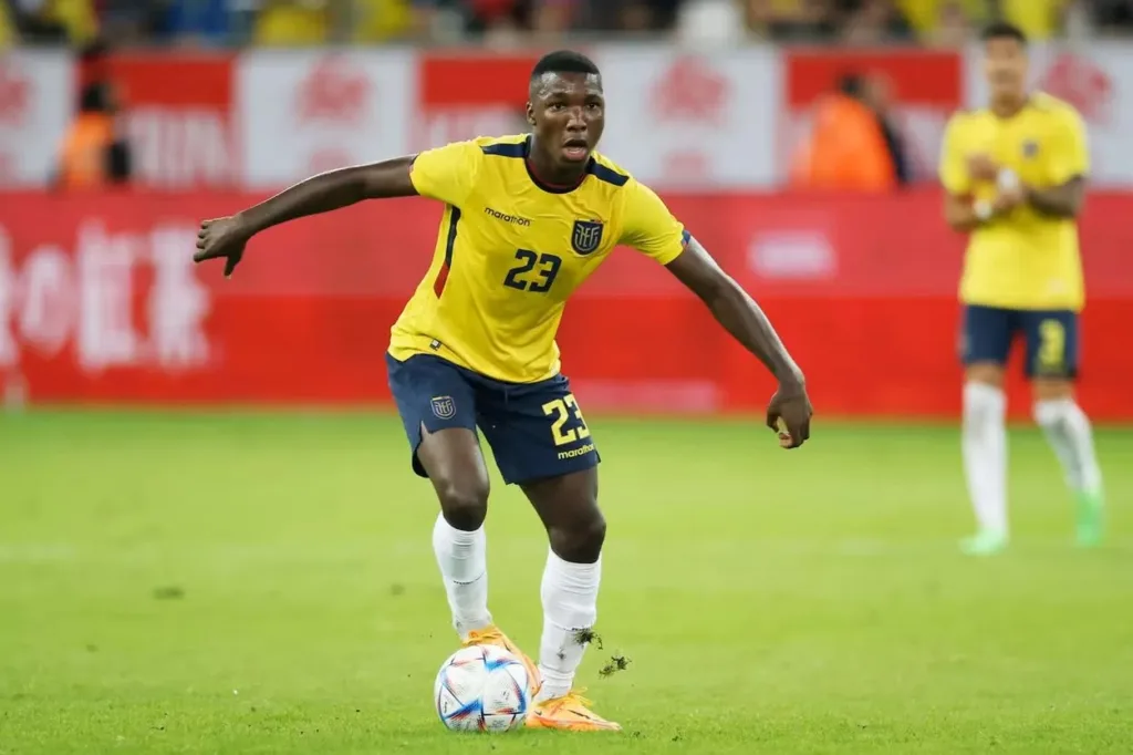 ekuador-moises-caicedo-01.jpg