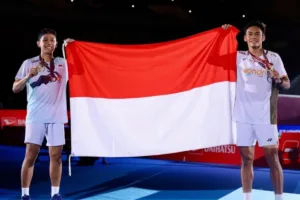 fajar-fikri-angkat-bendera-merah-putih