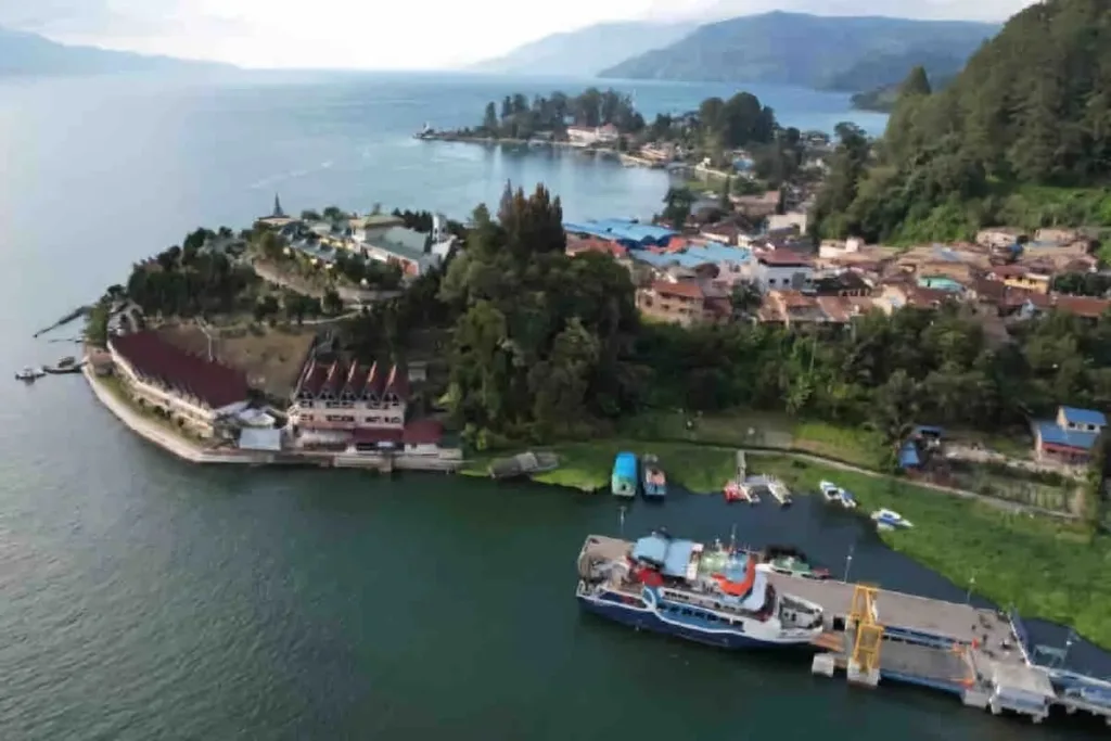 feri-danau-toba