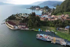feri-danau-toba