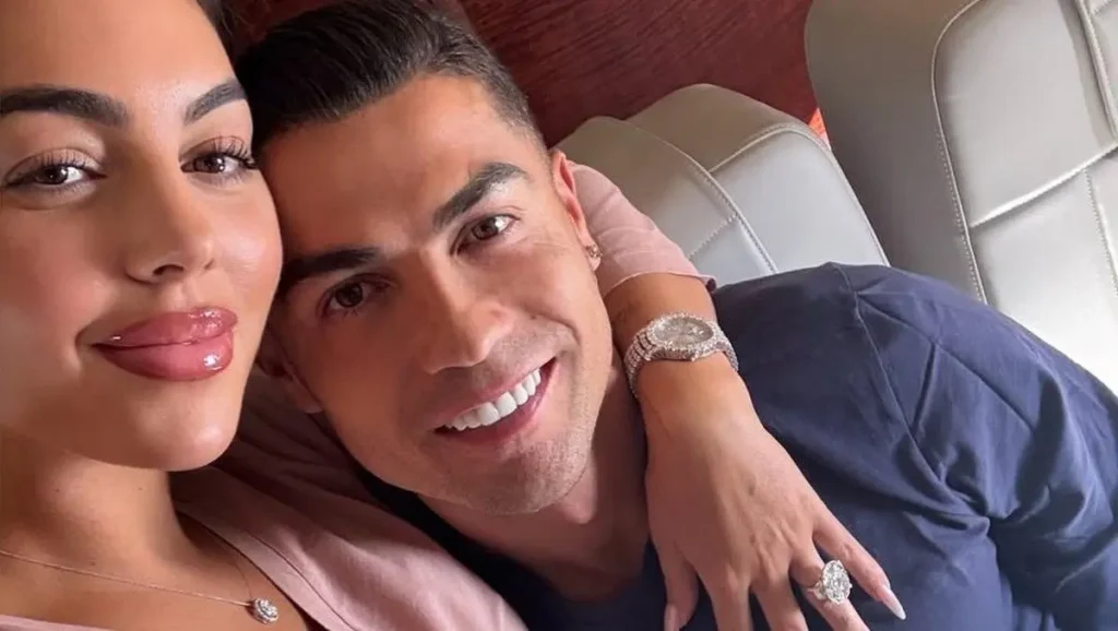 Cristiano Ronaldo resmi menikahi kekasihnya, Georgina Rodriguez, setelah menjalani hubungan selama sekitar 10 tahun.