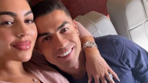 Cristiano Ronaldo resmi menikahi kekasihnya, Georgina Rodriguez, setelah menjalani hubungan selama sekitar 10 tahun.