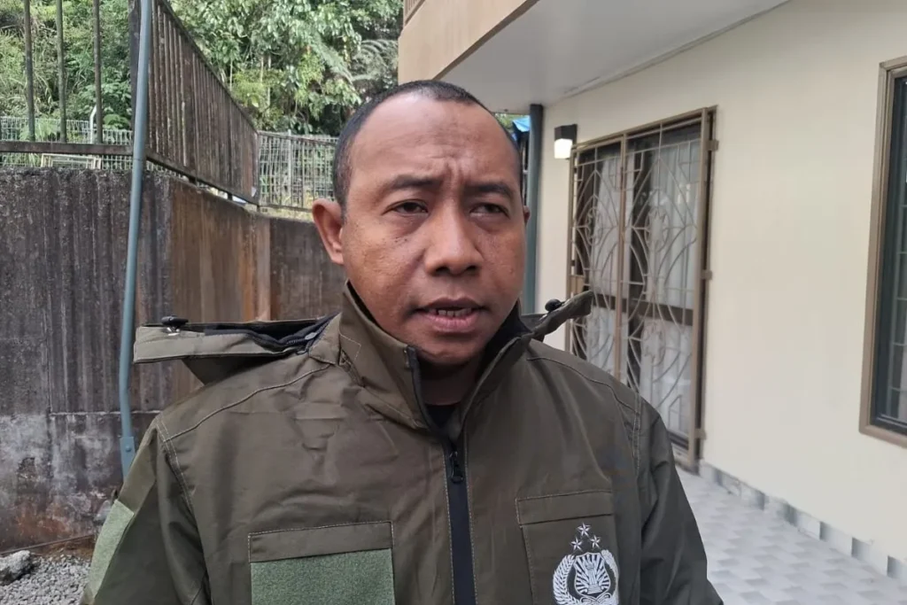 kapolres mimika akbp alredo
