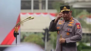kapolri-jenderal-listyo-sigit-purnomo-di-kirab-bendera-merah-putih_665_374