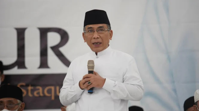 kh-yahya-cholil-staquf-atau-gus-yahya-ketum-pbnu-periode-2021-2026_tvonenews_665_374