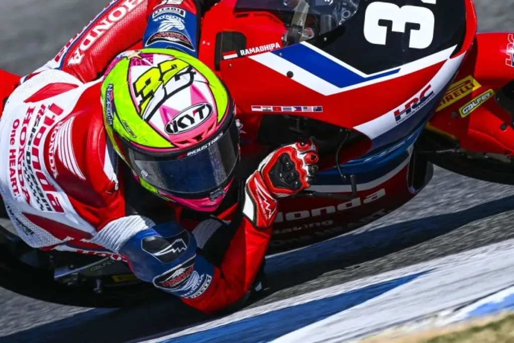 kiandra-ramadhipa-manuver-honda-asia-dream-racing-junior