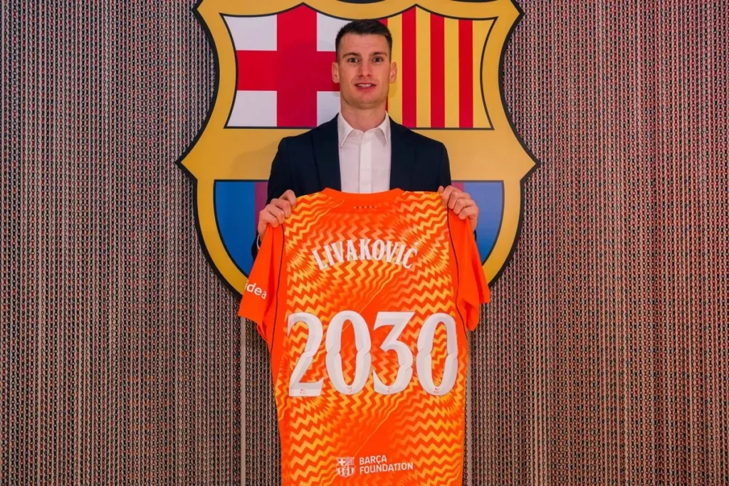 kiper kroasia dominik livakovic ke barcelona