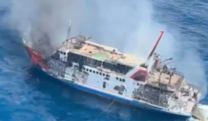 KMP Putri Yasmin yang terbakar di perairan Selat Lombok, Nusa Tenggara Barat (NTB) pada Rabu (12/8/2026) dini hari WITA.