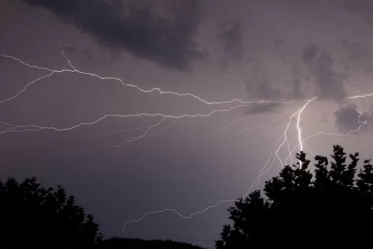 lightning-2347090_1280-809030741