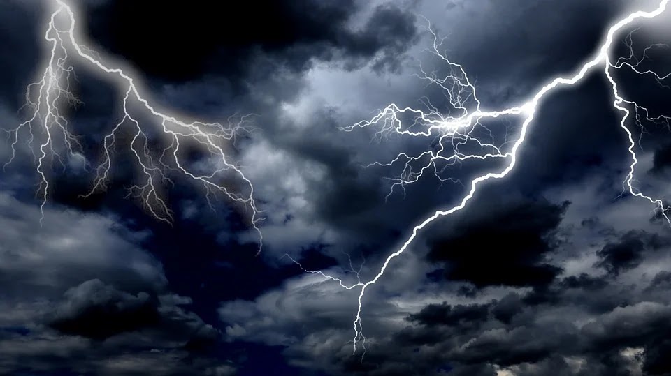 lightning-5636948_960_720