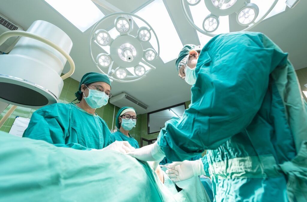 operasi dokter pixabay
