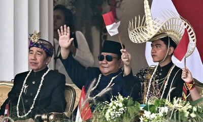 prabowo diapit jokowi dan gibran