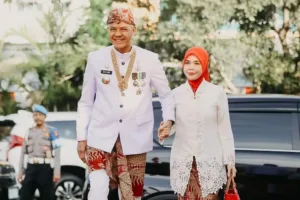 profil_siti_atiqoh_supriyanti_istri_capres_ganjar_pranowo_1697709166