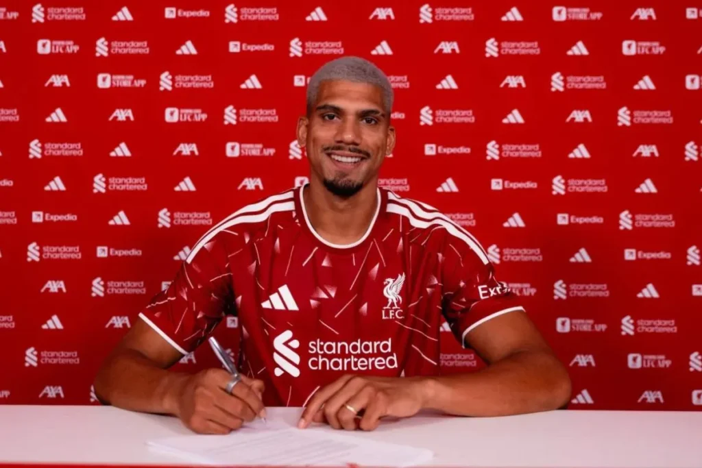 Liverpool resmi pinjam bek Uruguay Ronald Araujo dari Barcelona pada Selasa (11/8/2026). Liverpoolfc.com