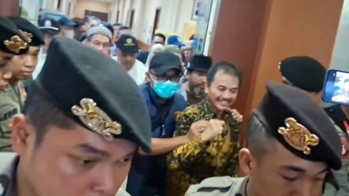 roy-suryo-dibawa-polisi-Antara