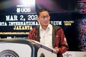 sandiaga-uno-podium