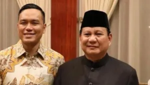 simon-aloysius-mantiri-dikenal-sebagai-orang-dekat-prabowo-subianto_1718073154