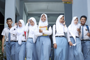 sma-man-siswa-siswi-canva-com