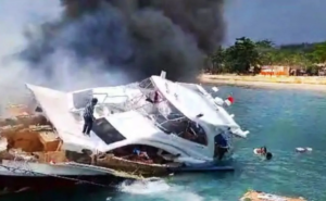 speedboat-terbakar