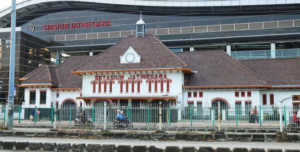 stasiun-jatinegara-jakarta