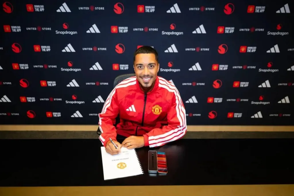 Youri Tielemans akhirnya buka suara mengenai keputusannya meninggalkan Aston Villa dan bergabung dengan Manchester United pada musim panas 2026.