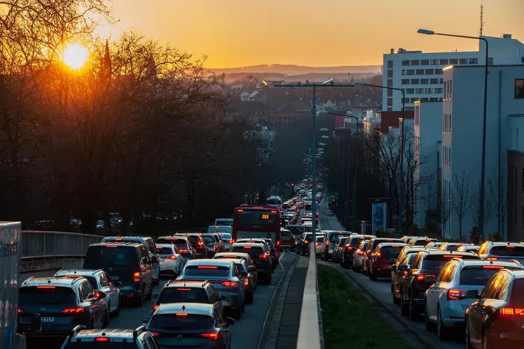 traffic-7859033_1920-2938185115