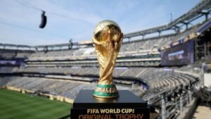 trofi-ori-piala-dunia-di-stadion