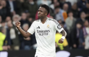 Masa depan Vinicius Junior akhirnya menemui titik terang. Bintang asal Brasil itu dikabarkan telah mencapai kesepakatan dengan Real Madrid untuk memperpanjang masa baktinya di Santiago Bernabeu, sekaligus mengakhiri spekulasi kepindahan yang sempat mengaitkannya dengan sejumlah klub elite Eropa, termasuk Arsenal. (Foto: Real Madrid)