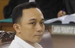 yakin-bersalah-ricky-rizal-dituntut-8-tahun-penjara-230116y