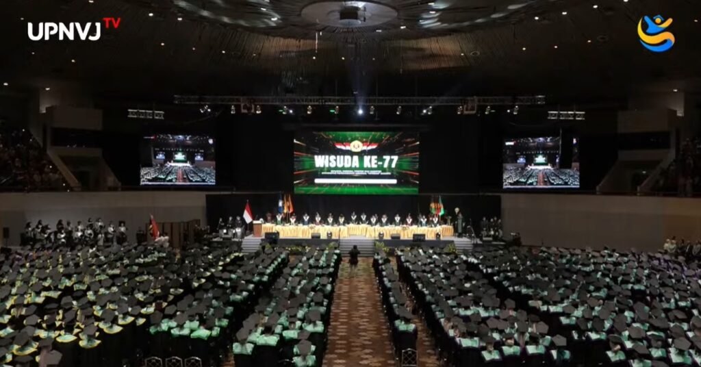 Foto - Wisuda ke-77 UPNVJ di Plenary Hall, JICC Jakarta - 1