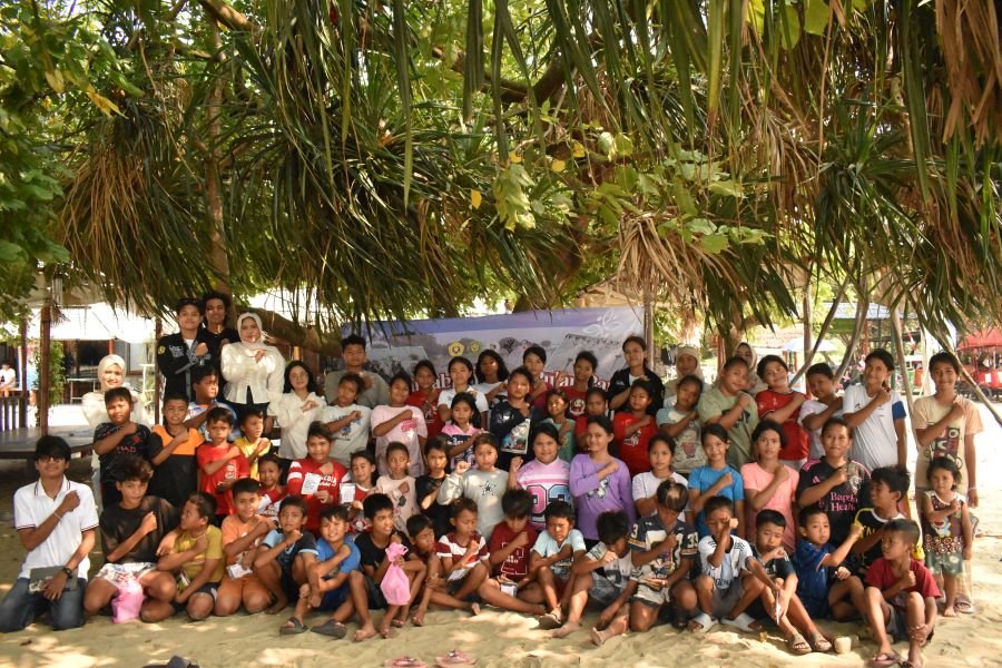TIM UPNVJ di Pulau Pari