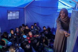 anak palestina belajar di tenda