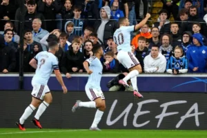 aston villa emiliano buendia selebrasi