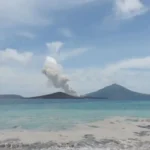 Gunung Anak Krakatau Erupsi 3 Kali Pagi Ini, Warga Dilarang Mendekat Radius 5 Km