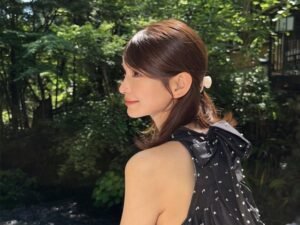 hana-kuraki-1789459606463_43