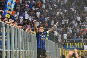 lautaro martinez selebrasi inter milan fans