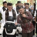 Mendikdasmen Mu’ti Dorong SMK Jadi Pusat Inovasi dan Teknologi Usai Resmikan Galeri Kejuruan