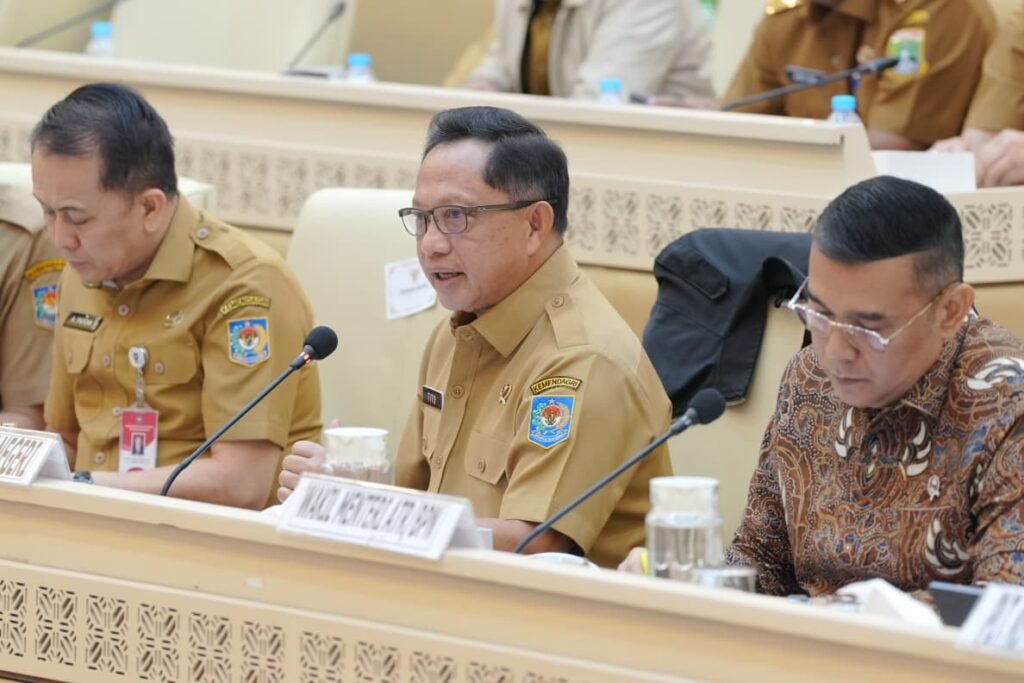mendagri rapat dgn komisi 2 dpr
