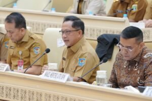 mendagri rapat dgn komisi 2 dpr