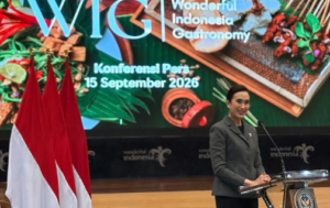 menpar widya podium