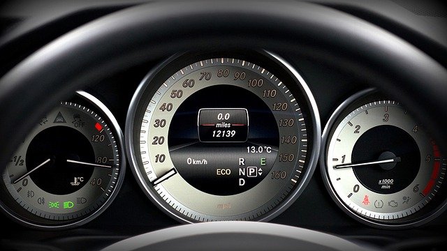 odometer-automobile-2178402_640