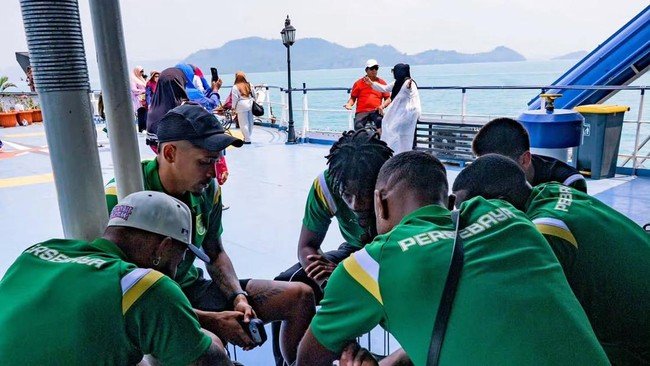 persebaya pemain naik kapal laut