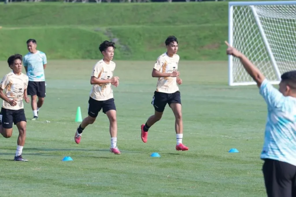 pesepak bola muda latihan dok pssi
