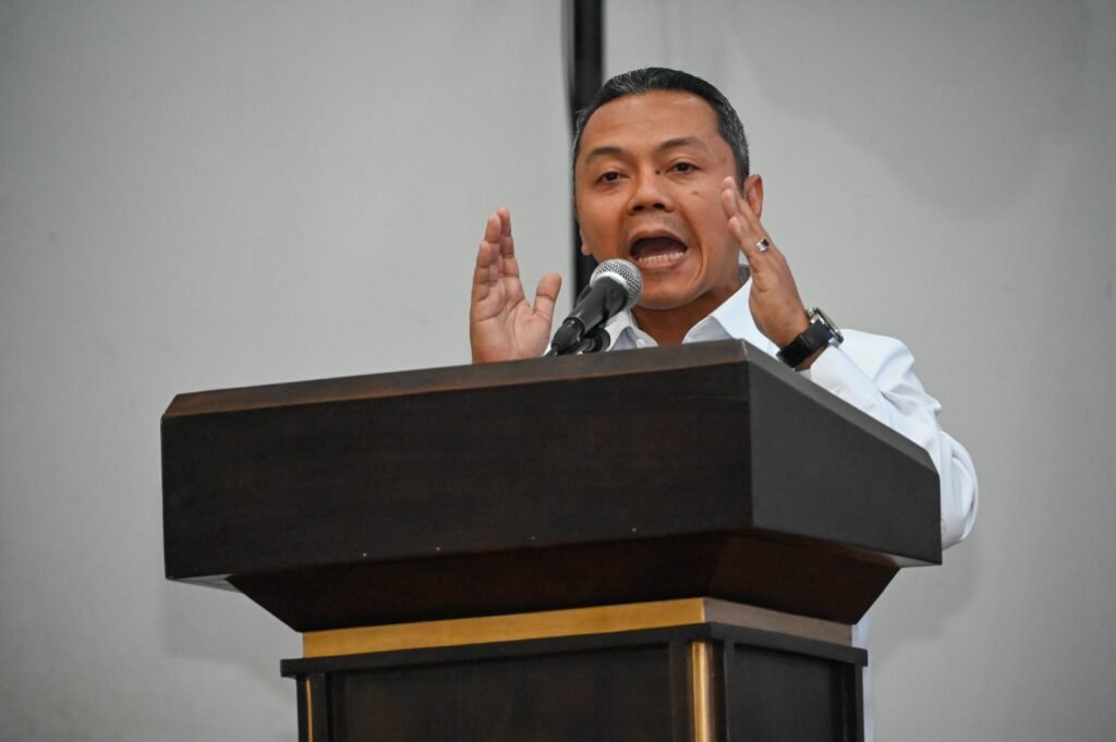 podium hitam wamen fajar
