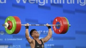 rahmat-erwin-raih-medali-emas-angkat-besi-asian-games_169