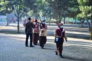 siswi2 pramuka pakai masker