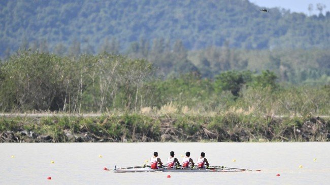 tim-dayung-quadruple-sculls-putra-indonesia-raih-medali-emas-1765866968313_169