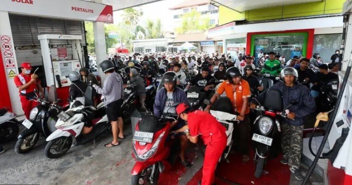Antrean di SPBU bali